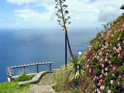 prazarss|Madeira: The town of Prazeres, Calheta